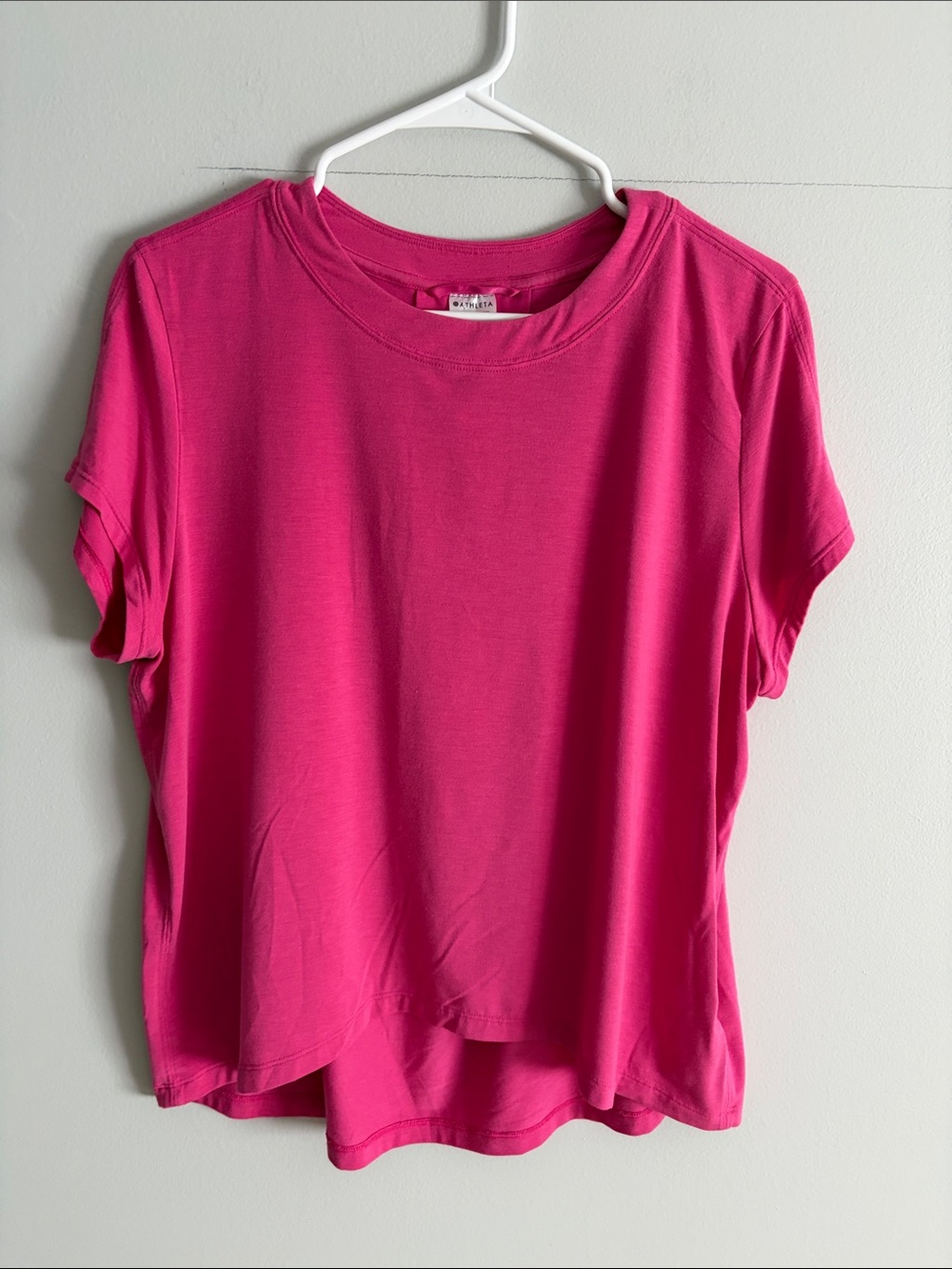 Athleta Hot Pink Short Sleeve Crewneck Tee. Small. Poly/modal/spandex. Athletic.